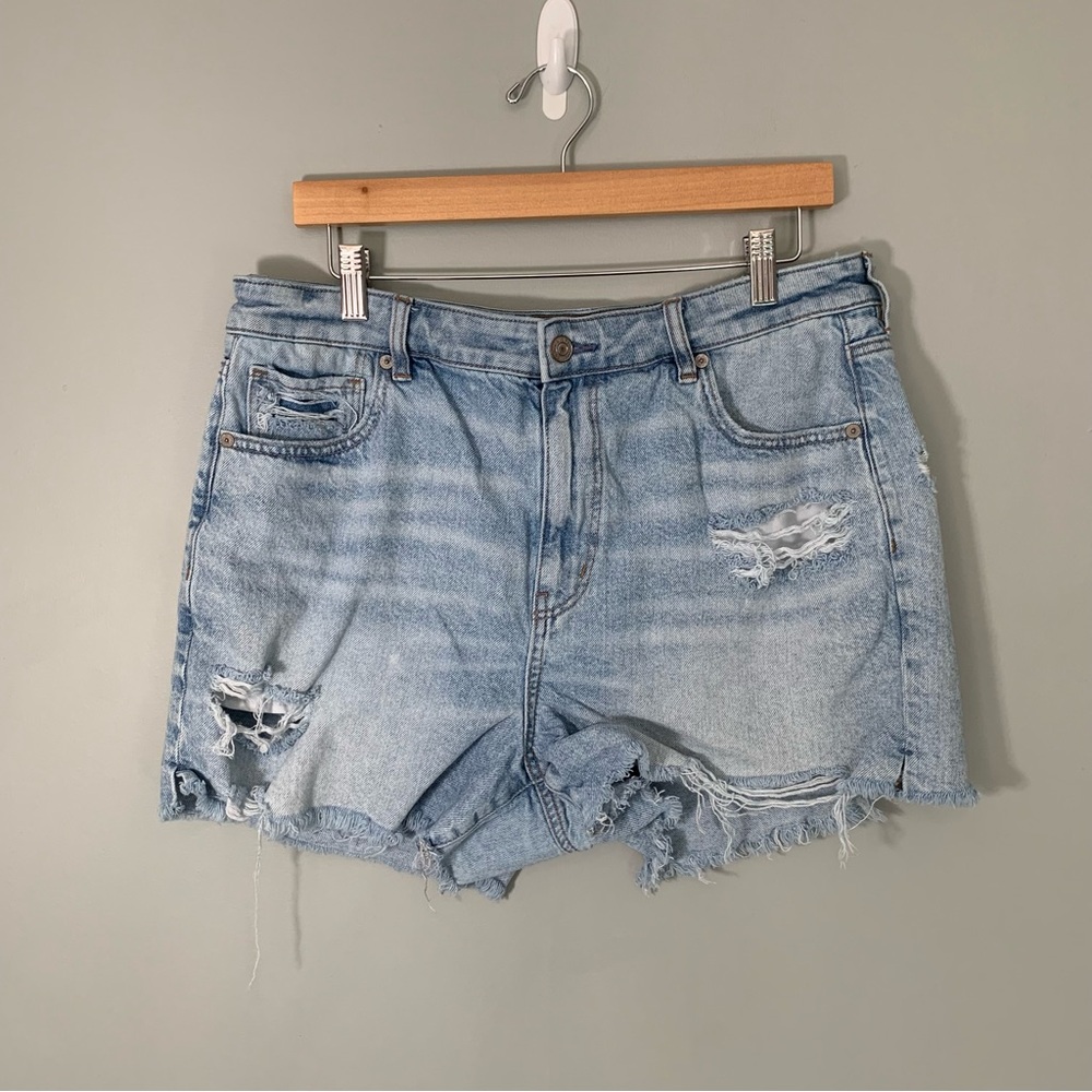 American Eagle‎ Distressed Mom Shorts Light Wash Floral Embroidered Size 14